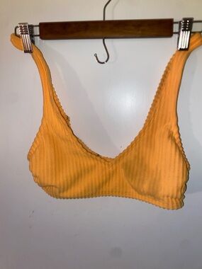 Ribbed bikini top